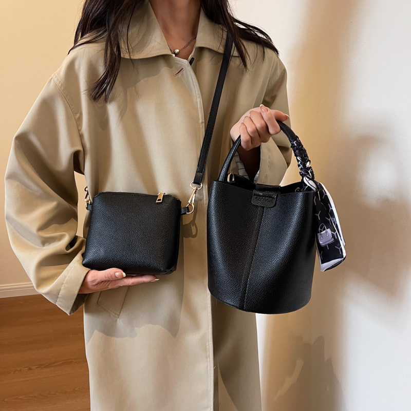 กระเป๋าสะพายไหล่และกระเป๋าสะพา - Luxury Bags Sale บทวิจารณ์และราคา