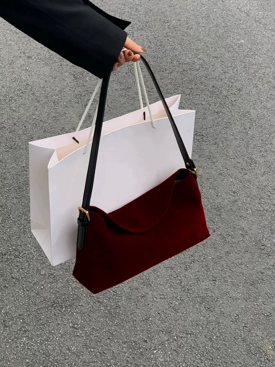กระเป๋าถือหนังกลับสีแดงแบบสะพา - Luxury Bags Sale บทวิจารณ์และราคา
