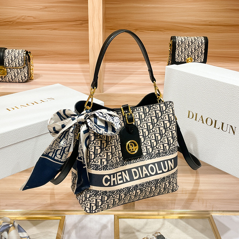 กระเป๋าถือสะพายไหล่ทรงคลาสสิกย - Luxury Bags Sale บทวิจารณ์และราคา