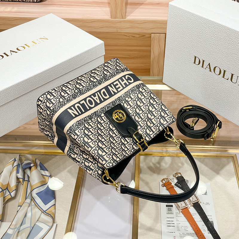 กระเป๋าถือสะพายไหล่ทรงคลาสสิกย - Luxury Bags Sale บทวิจารณ์และราคา